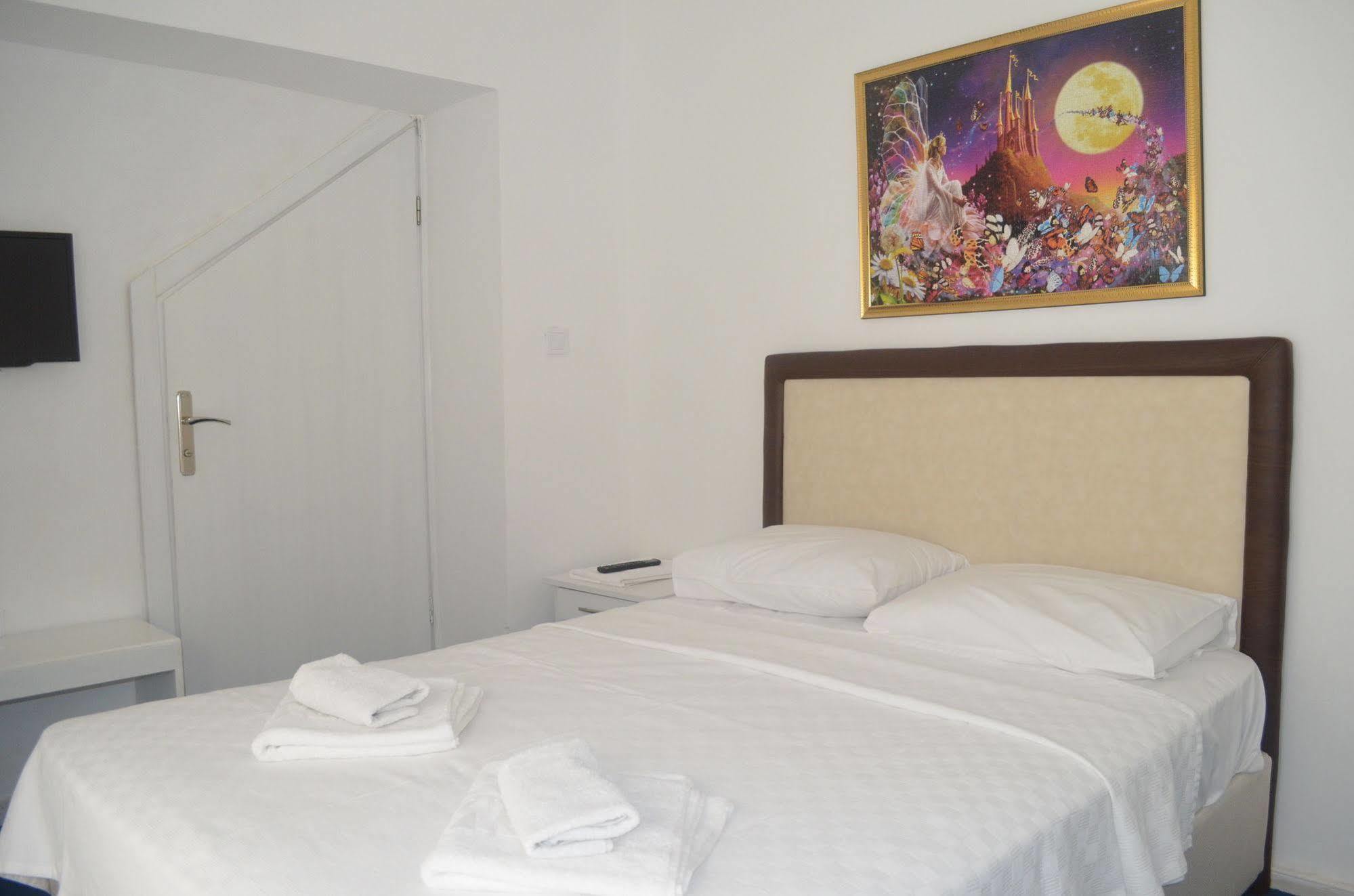 Lacivert Hotel Ayvalik Bagian luar foto