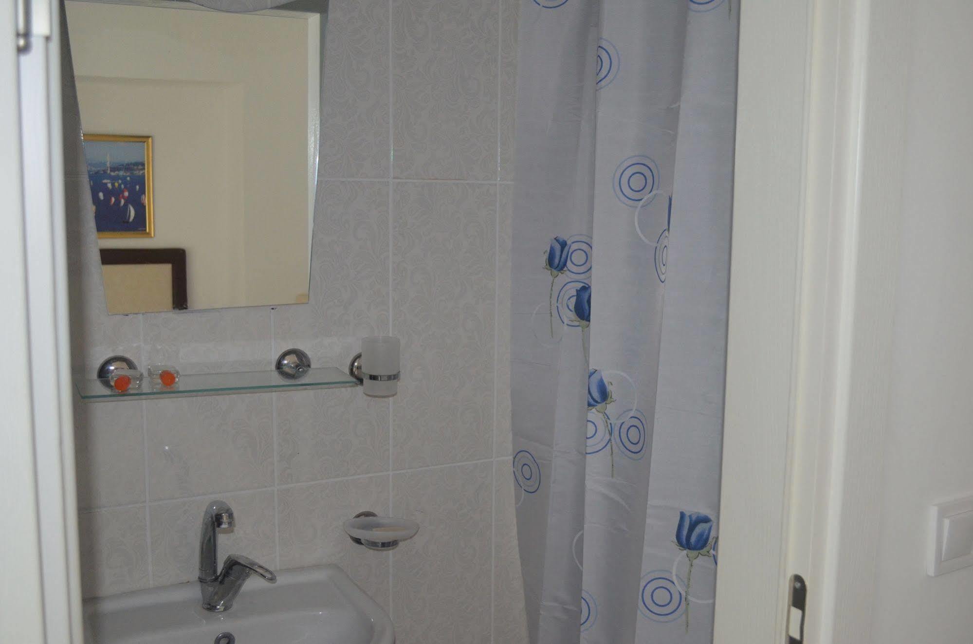 Lacivert Hotel Ayvalik Bagian luar foto