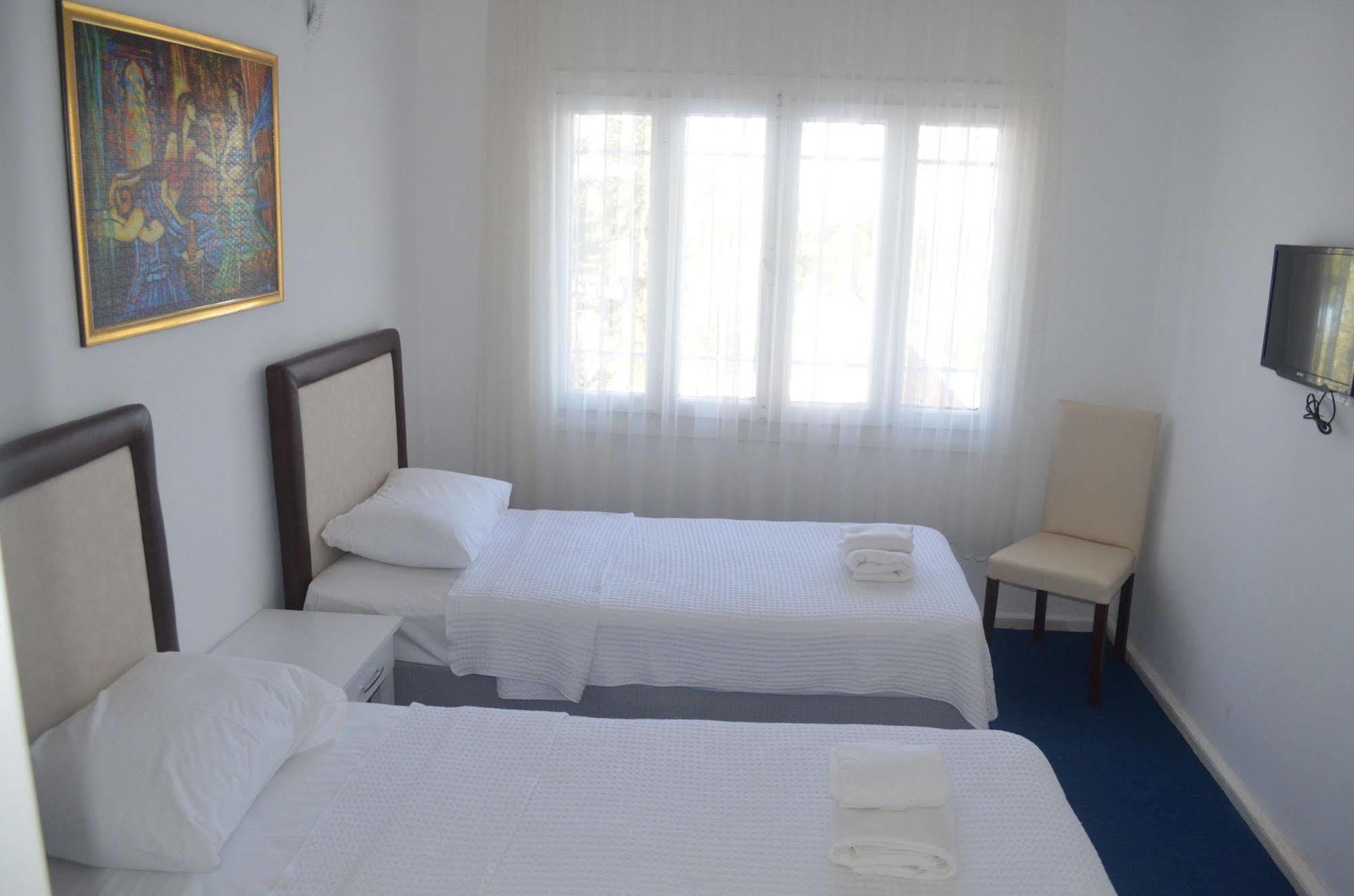 Lacivert Hotel Ayvalik Bagian luar foto