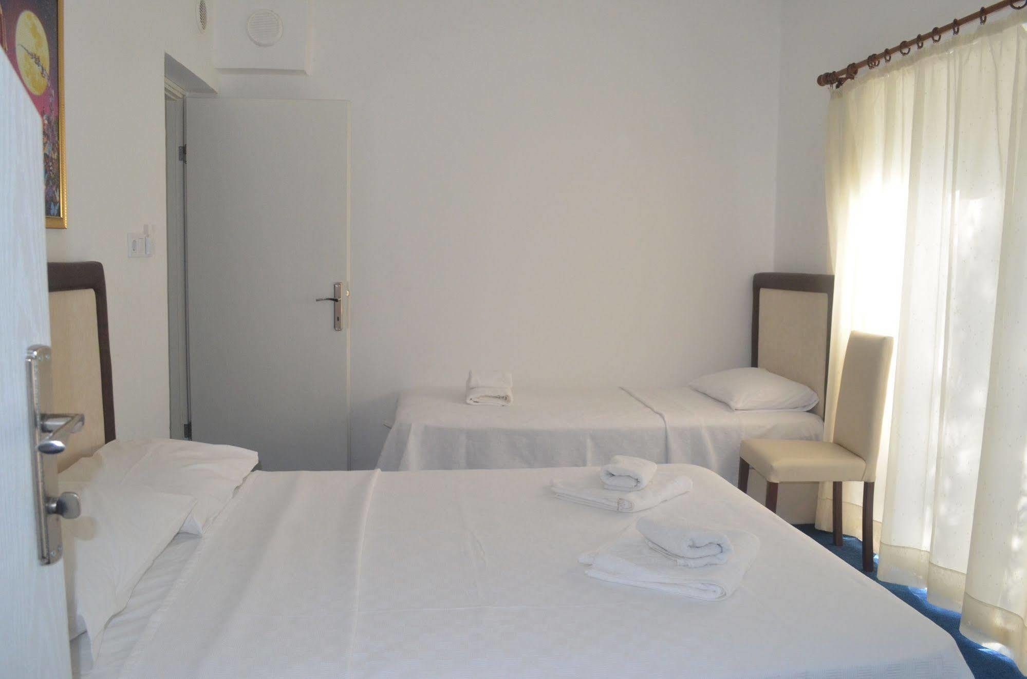 Lacivert Hotel Ayvalik Bagian luar foto
