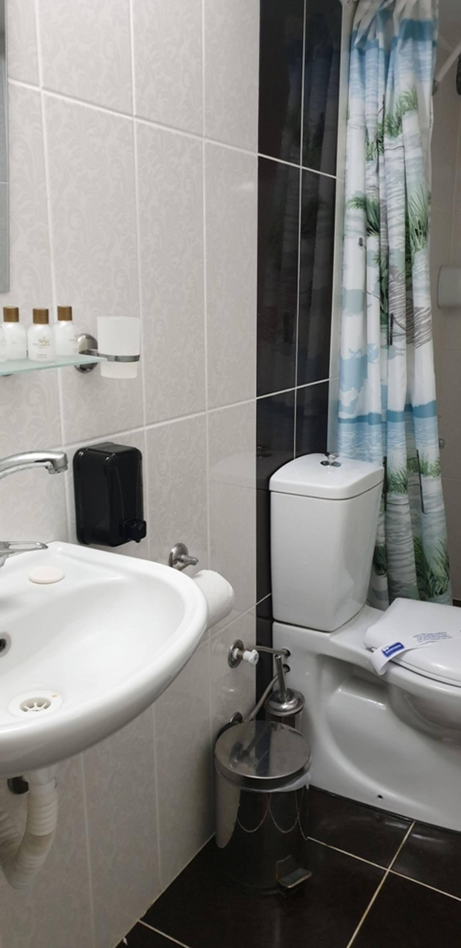 Lacivert Hotel Ayvalik Bagian luar foto