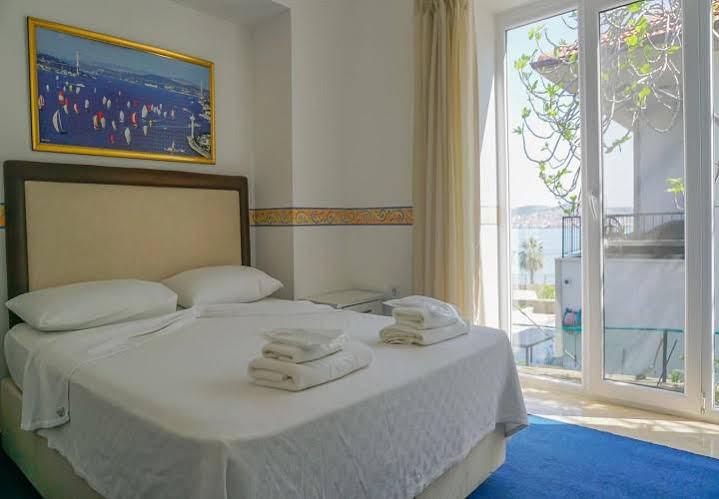 Lacivert Hotel Ayvalik Bagian luar foto